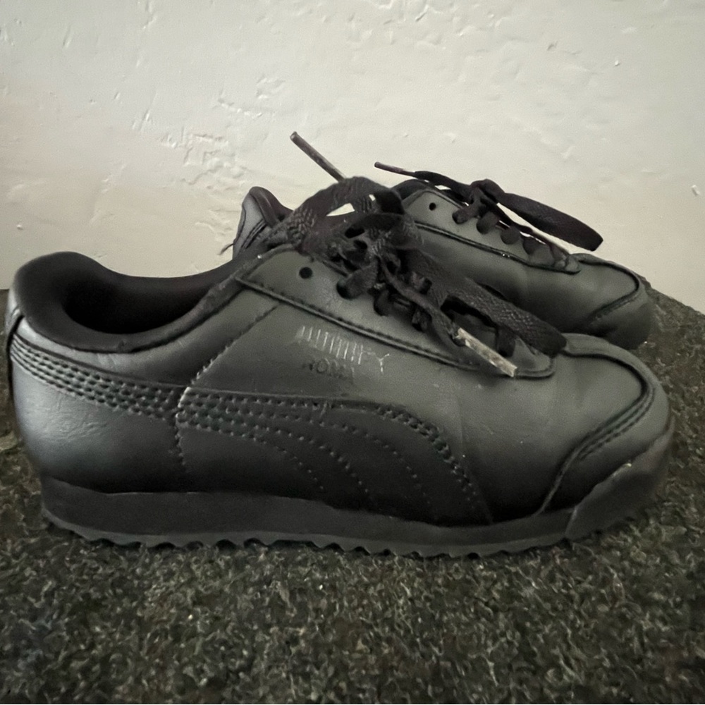 Boy sneakers, Puma, size 11.5 , good condition